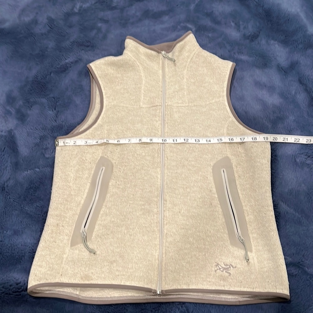 Lined fleece vest for women